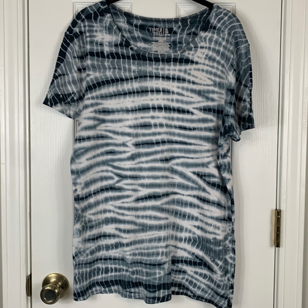 Time and Tru tie dyed short sleeved tee shirt size XL(16-18). Black, grey, white